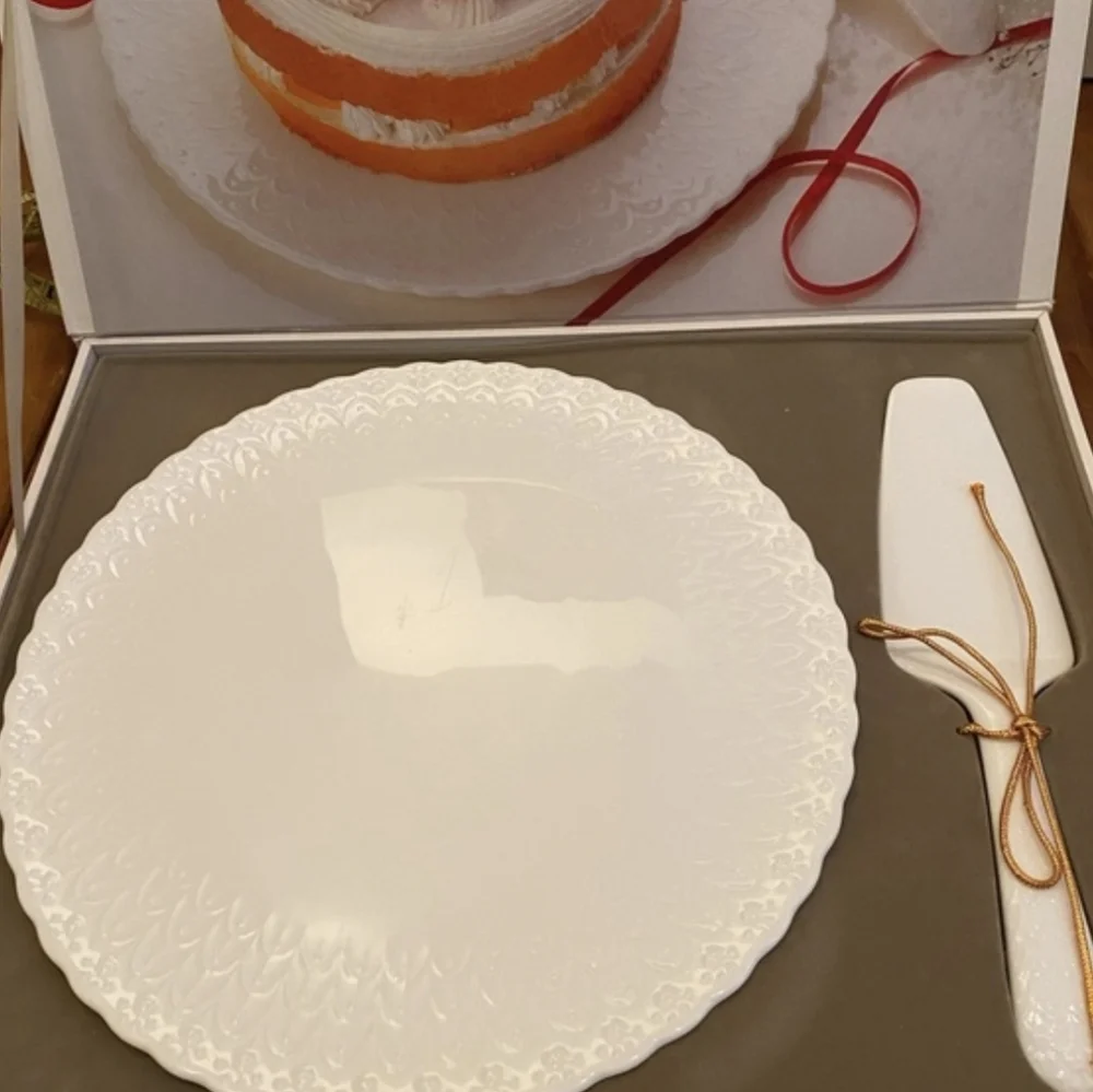 Mikasa White Silk Bone Chine Cake Set Brand new in box